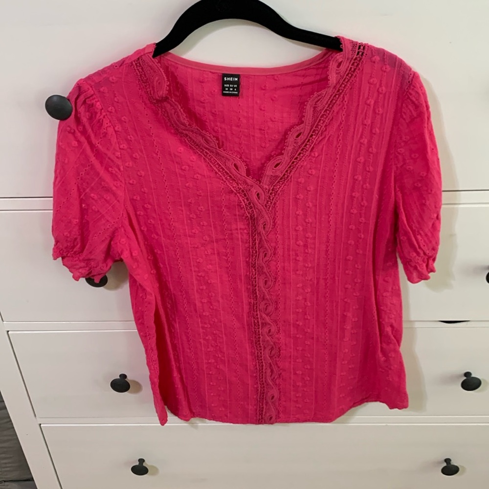 Beautiful pink blouse! Size M